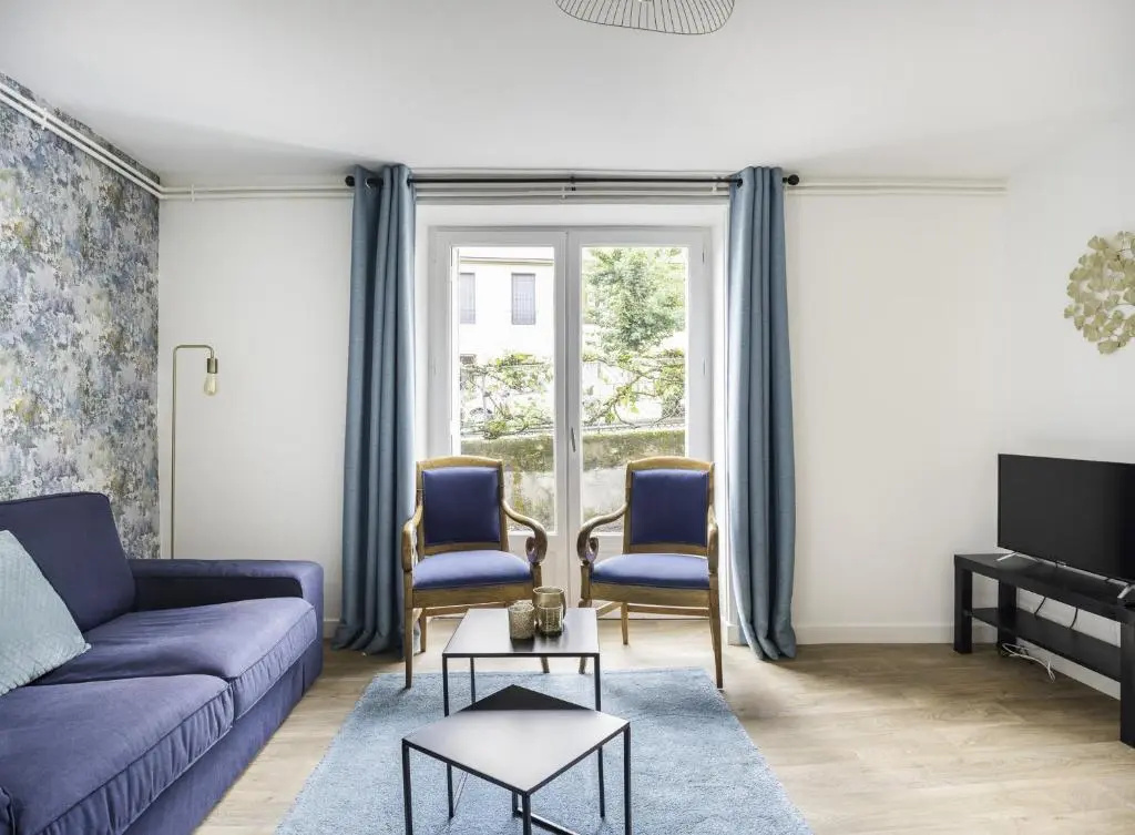 Apartment with garden view