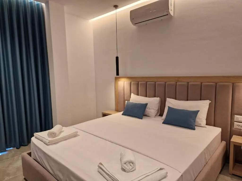 Standard Double room with pool view (full double bed)