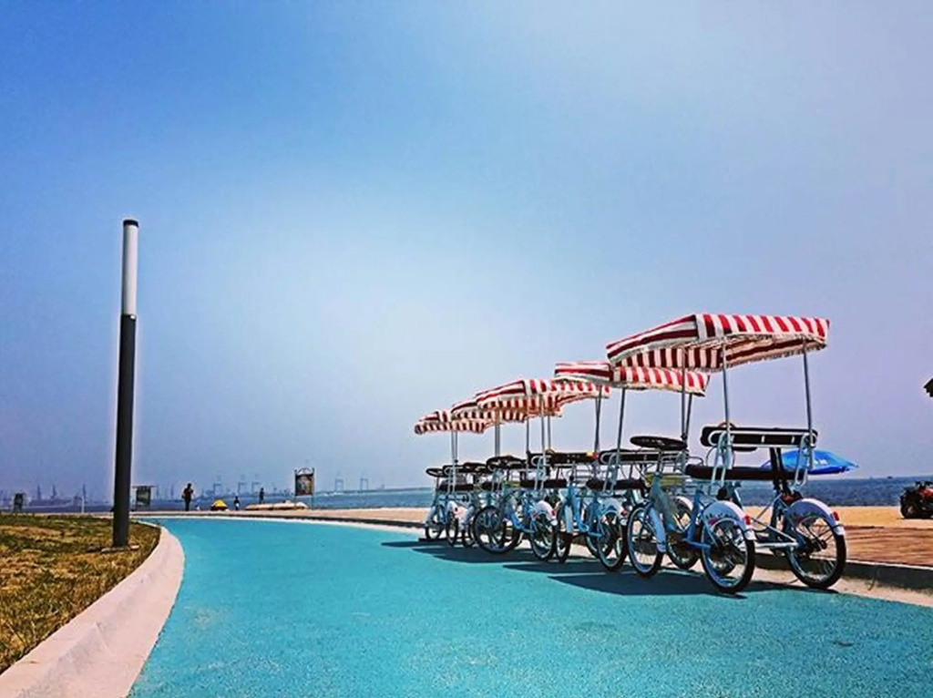 Beach & Waterfront