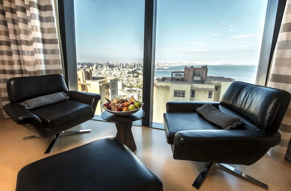 Апартаменты в отеле Fairmont Baku в комплексе «Огненные башни» — фото