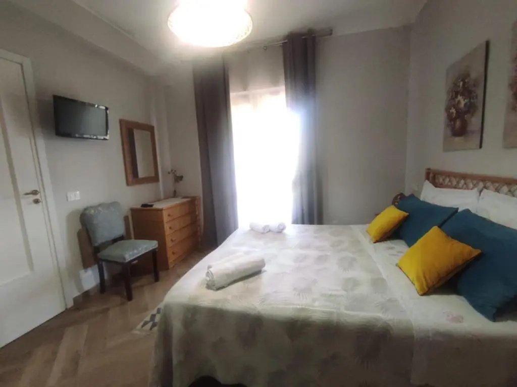 Standard Double room with balcony (full double bed)