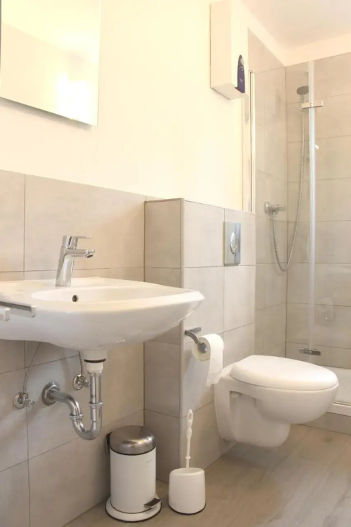 Moderne 1-Zimmer Wohnung mit Terasse, Küche, Bad mit Dusche, TV & WIFI - фото 5