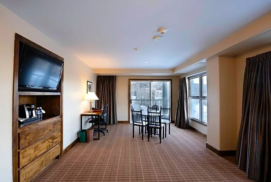 Double Suite (full double bed)