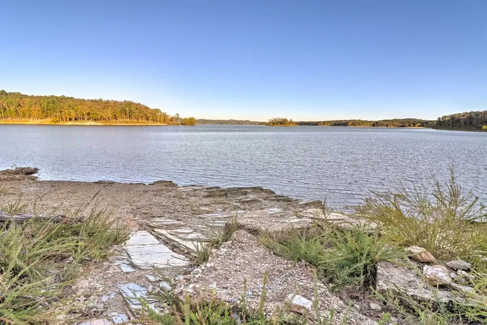 Cozy Broken Bow Cabin w/ Fire Pit, 4 Mi to Lake!
