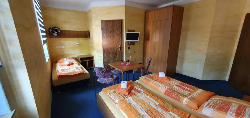 Standard Triple room