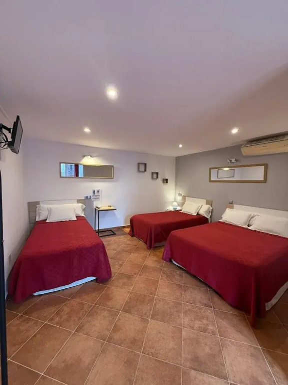 1 Bedroom Standard Quadruple Family room