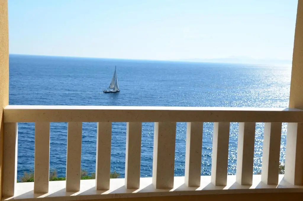 2 Bedrooms Apartment with sea view