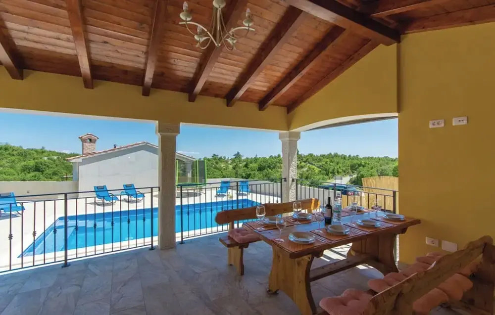 Villa in Skitaca With Pool and Sea Views
