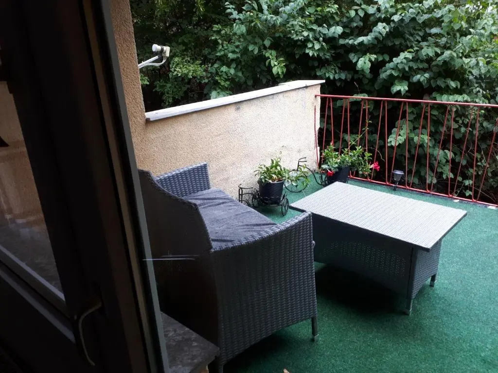 Standard Double room with balcony (full double bed)