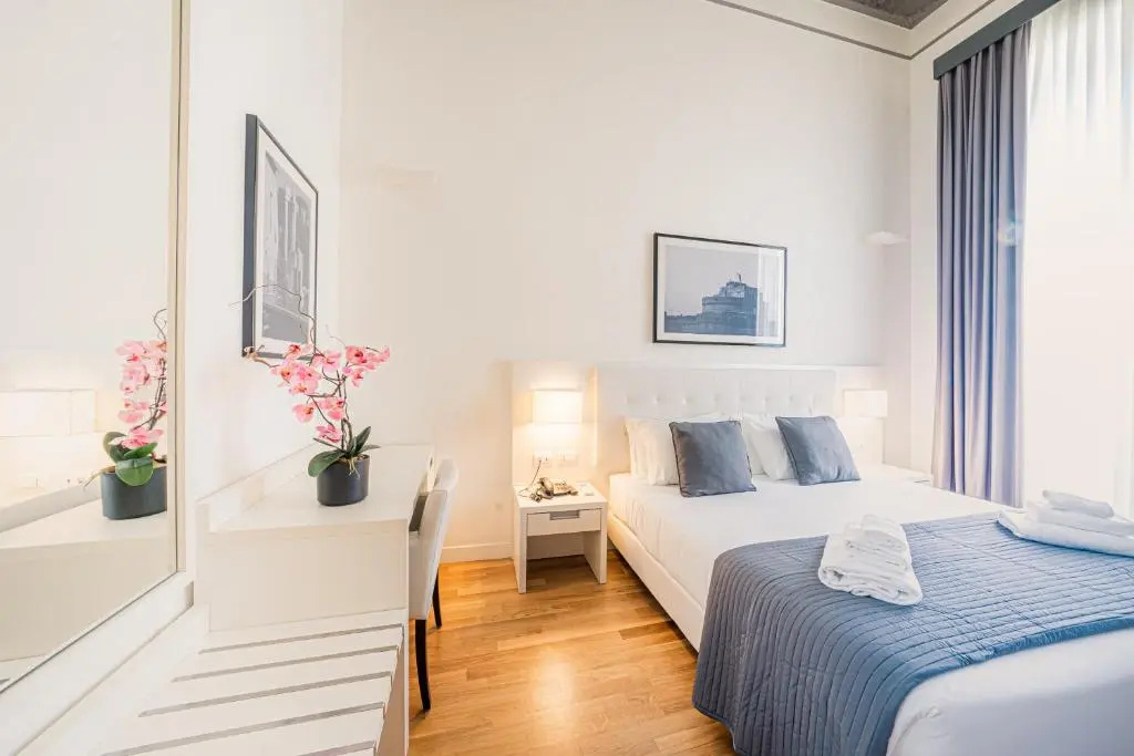 Standard Triple room with view