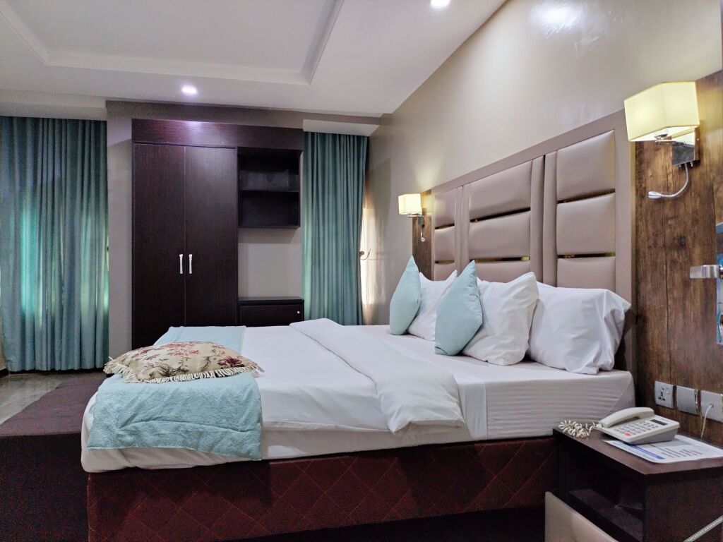 Easton Hill Continental Hotel