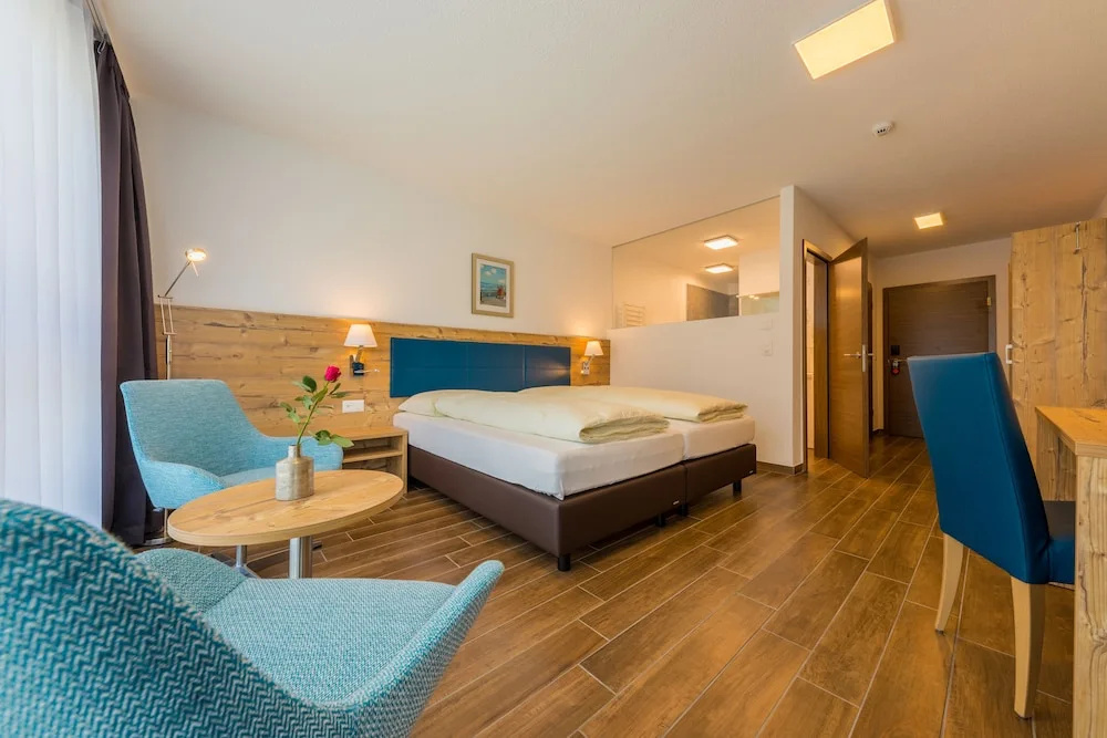 Deluxe Double room with balcony (full double bed)
