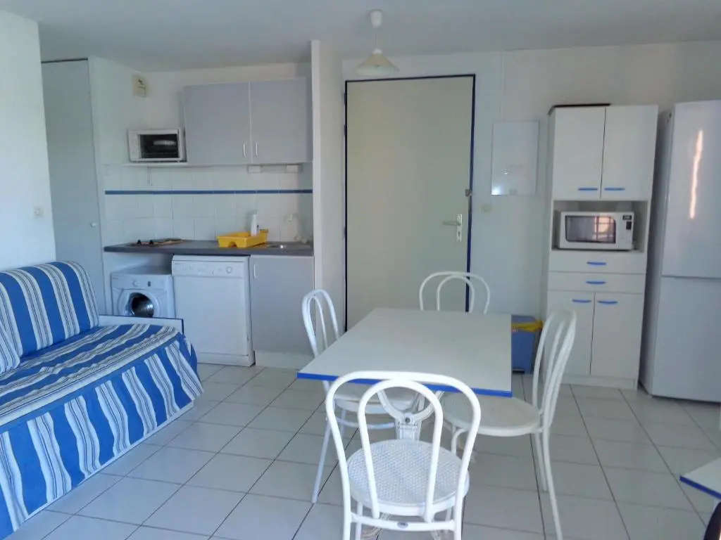 1 Chambre, Dernier Etage Avec Asc, Clim, Res Avec Piscine