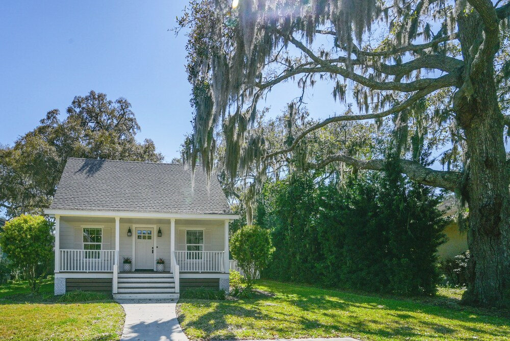 5 Mi to Pier Village: Coastal Jade Cottage