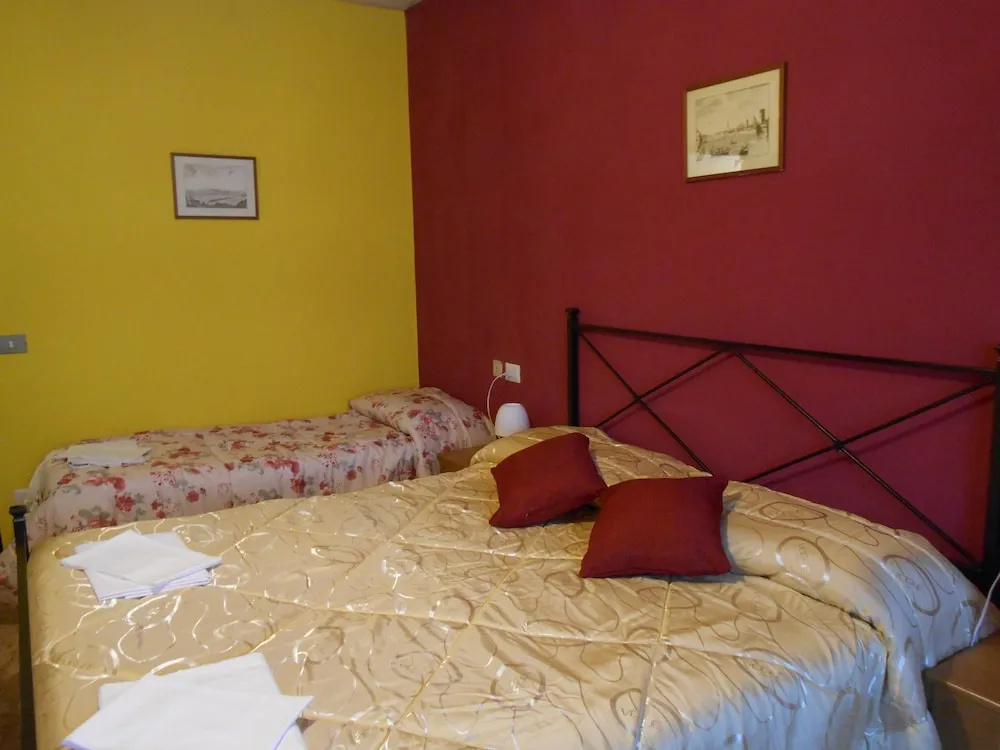 Standard Triple room with balcony