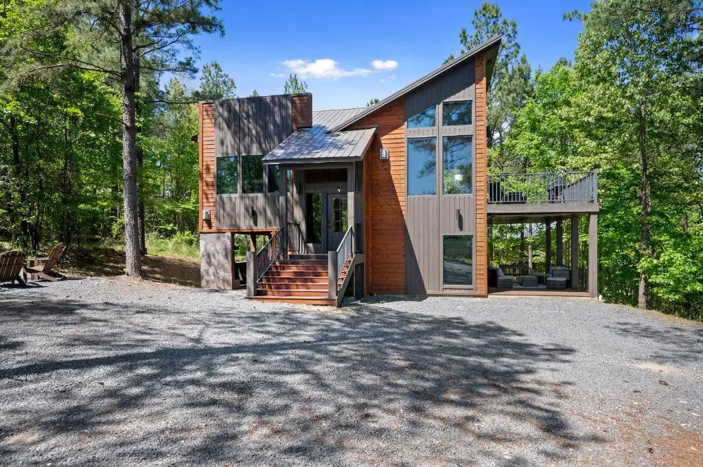 Over The Edge, 3 King w Ensuite Bath, Hot Tub, Fire Pit, Pet Friendly