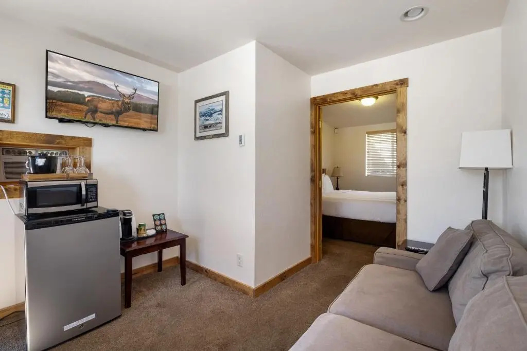 1 Bedroom Double Suite (full double bed)