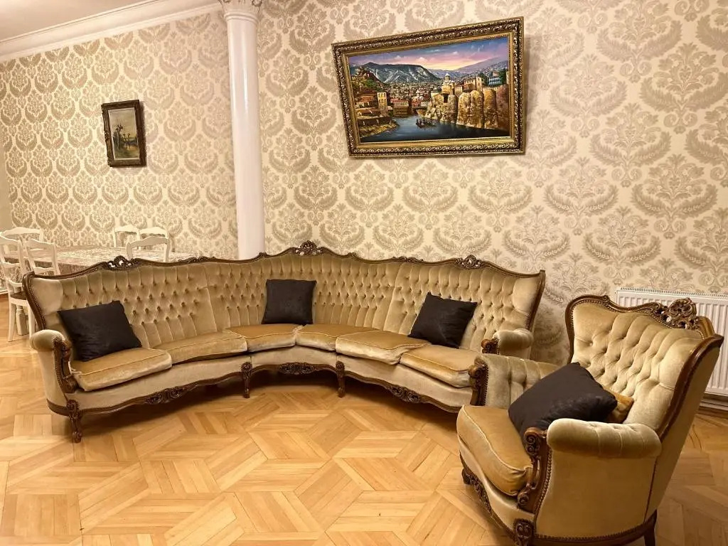 4 ROOM SUITE lN TBILISI CITY
