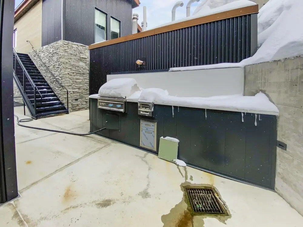 Kings Crown C-101 2 Bedroom Condo by RedAwning