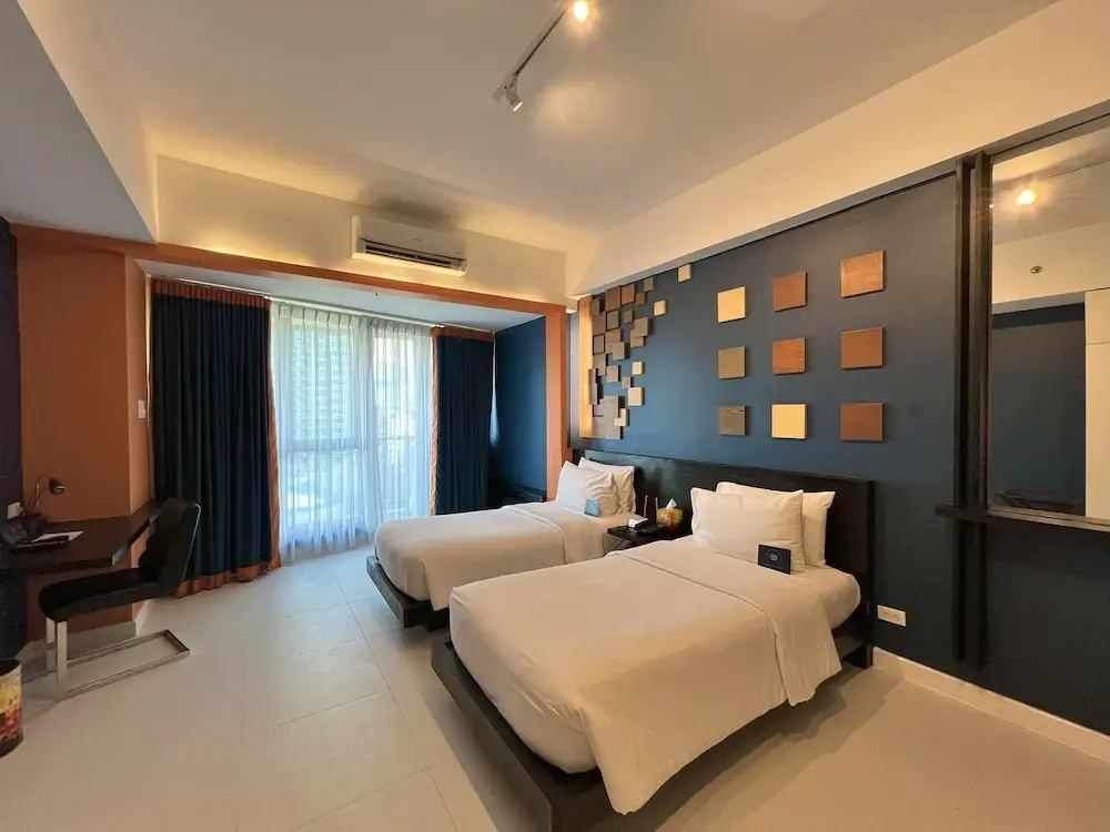 Premier Double Studio with balcony (twin beds)