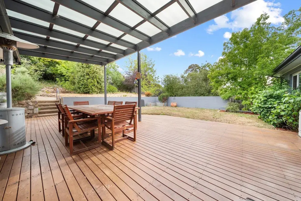 4-bed Family Home With Spacious Backyard and BBQ