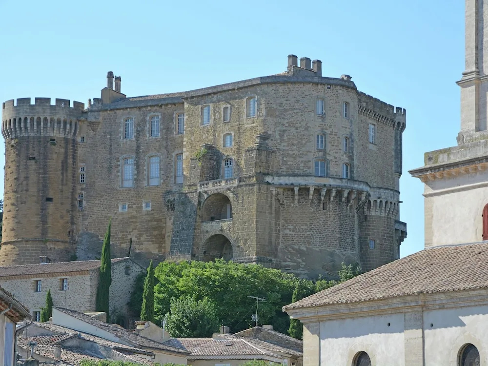 Wonderful Villa in Malaucène with Swimming Pool