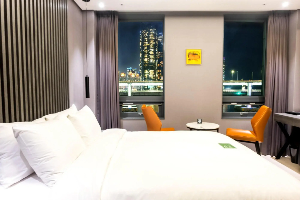 Deluxe Double room (full double bed)