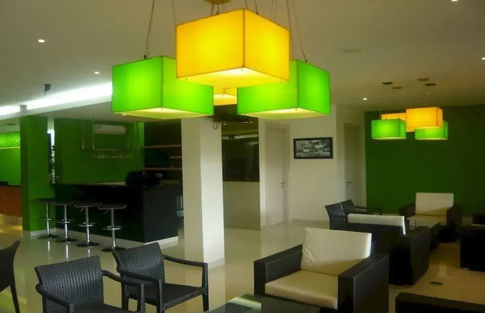 Food & Beverage