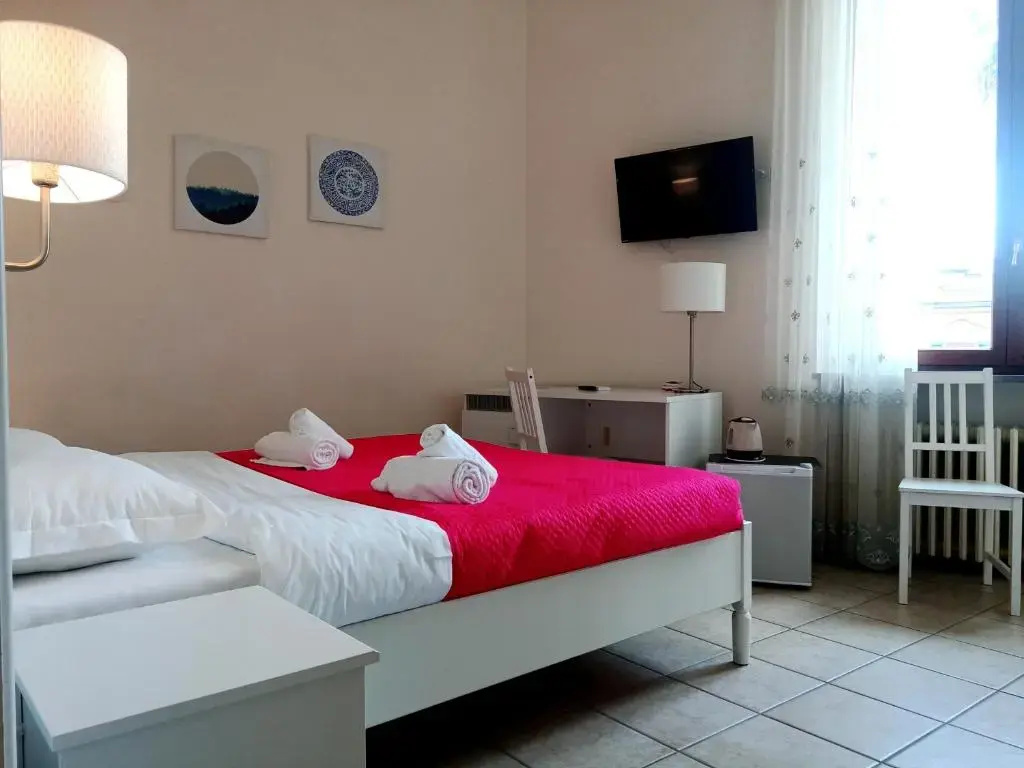 Standard Double room with balcony (full double bed)