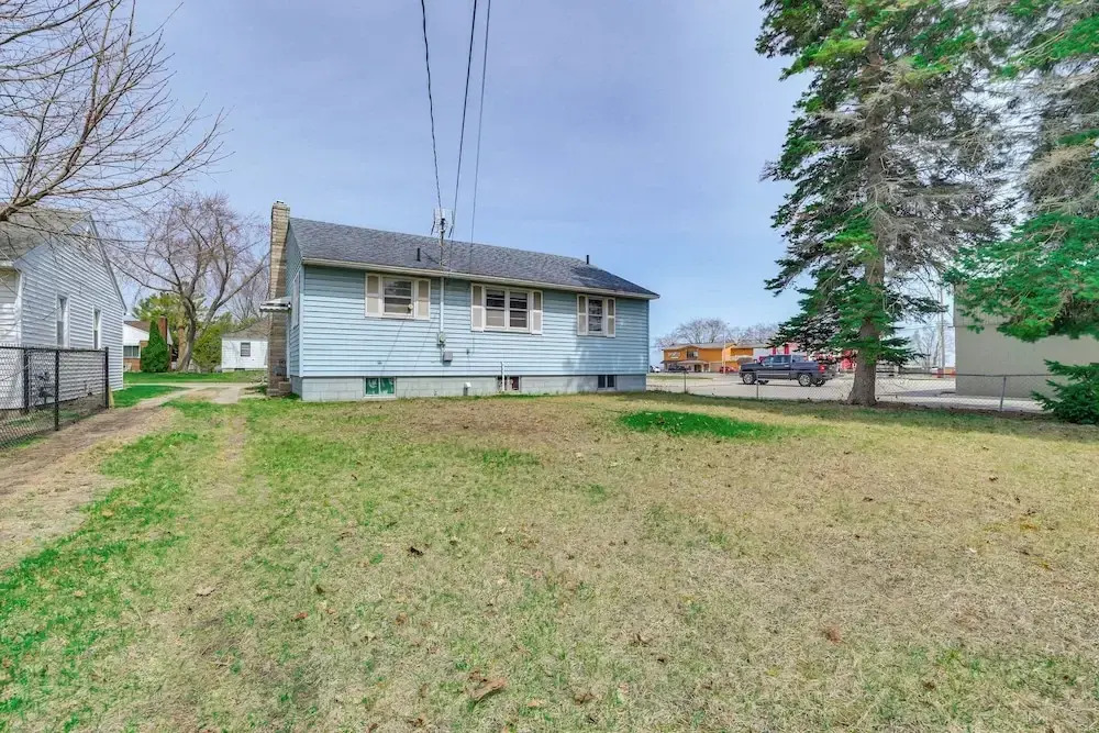 Walk to Beach: Lake-view Home in Alpena! - фото 20