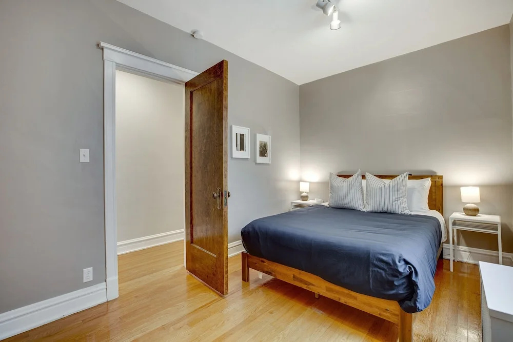Comfortable Vintage North Side Retreat for 8 by AllSet Turnover