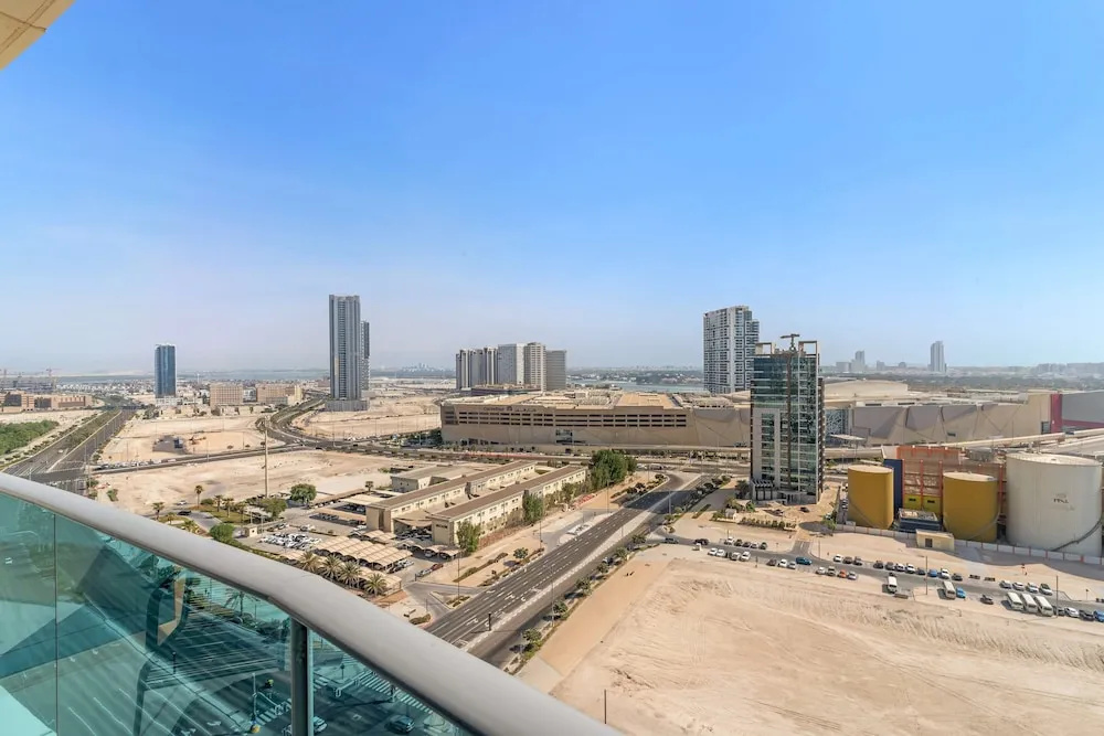 Silkhaus Exclusive 1BR Stay at Julphar Tower