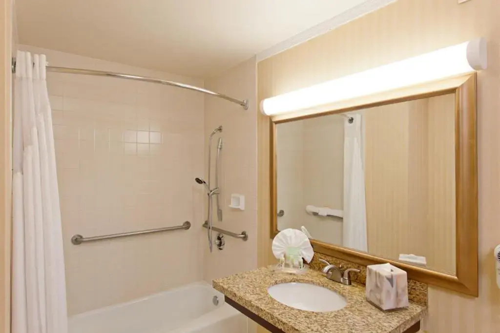 Holiday Inn Long Beach Airport Hotel and Conference Center by IHG - Chambres