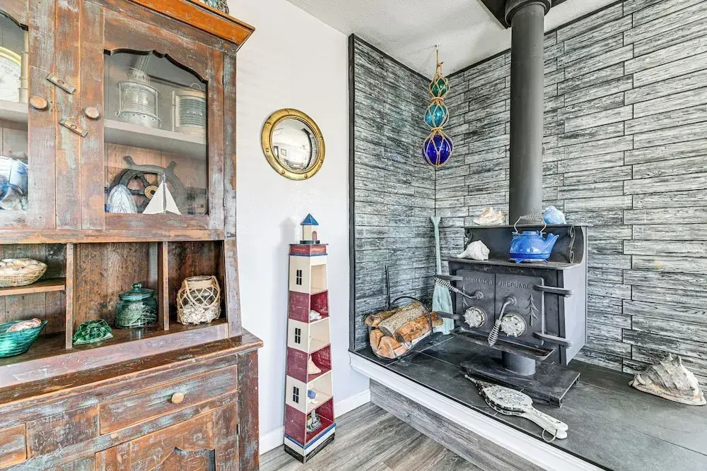 Updated Home 2 Mi to Beach in Crescent City! — фото 5