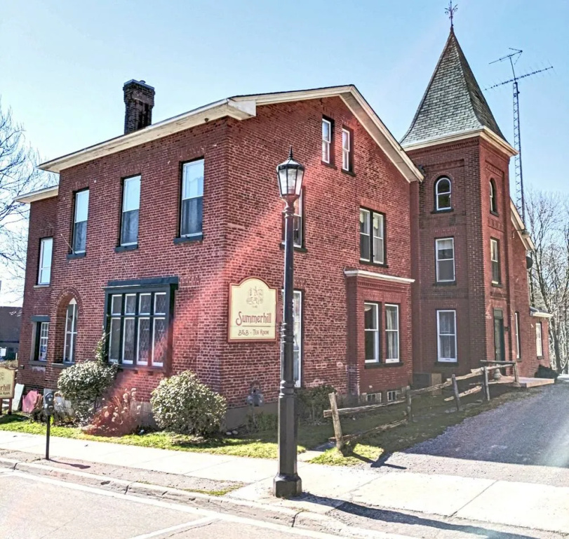 Summerhill Manor Bed and Breakfast and Tea Room