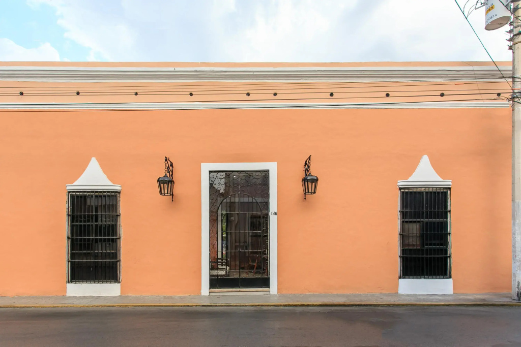 Art 64 Guest House – Adults Only