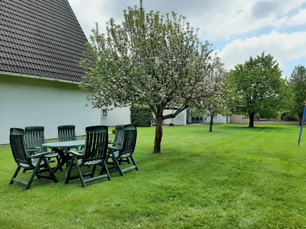 Apartment with garden view
