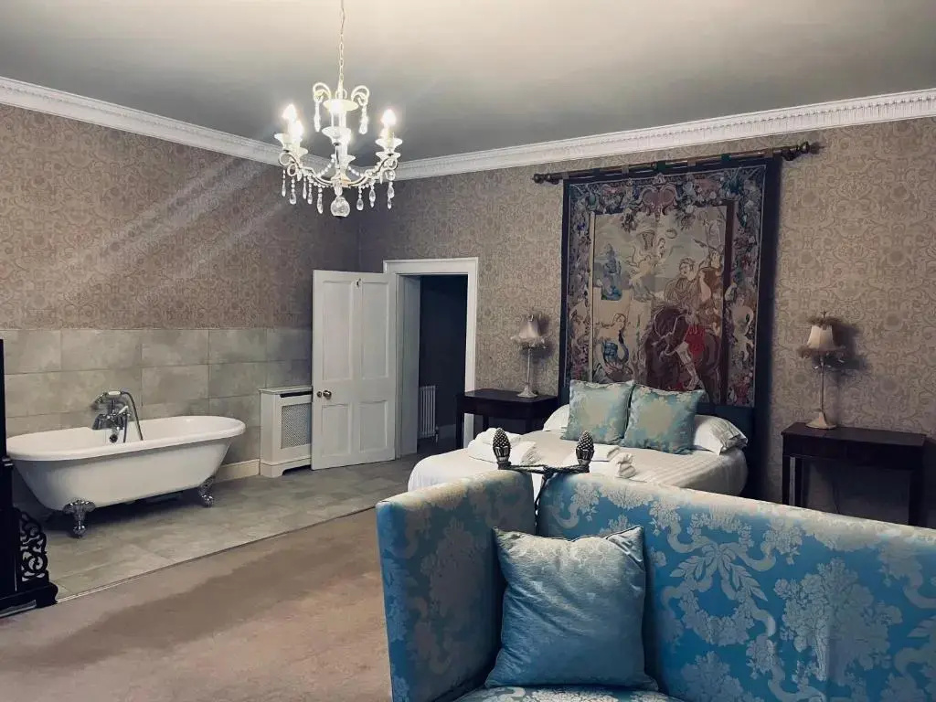 Deluxe Double room (full double bed)