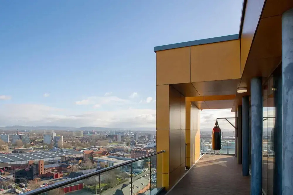 City Suite - Rooftop Spa - Balcony - Skyline View