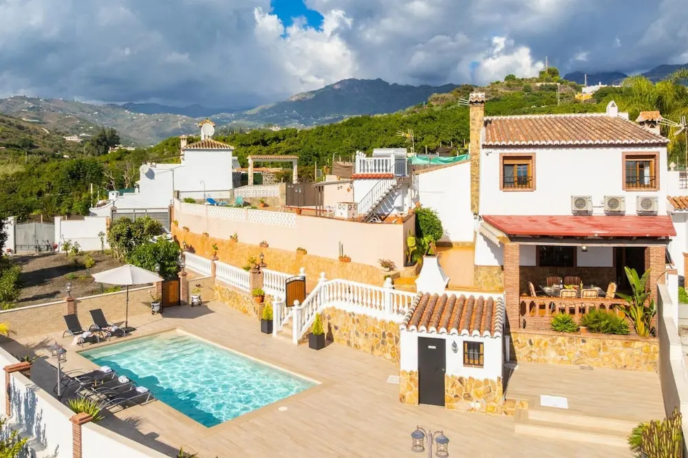 Villa Los Naranjos With 3 Bedrooms and 2 Bathrooms