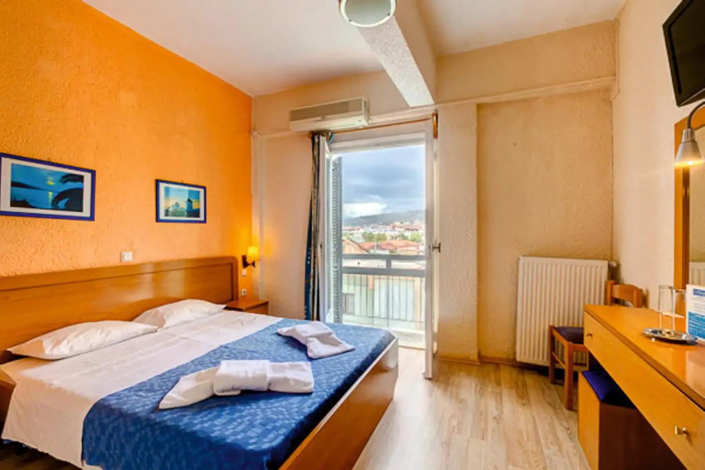 Standard Double room with partial sea view (full double bed)