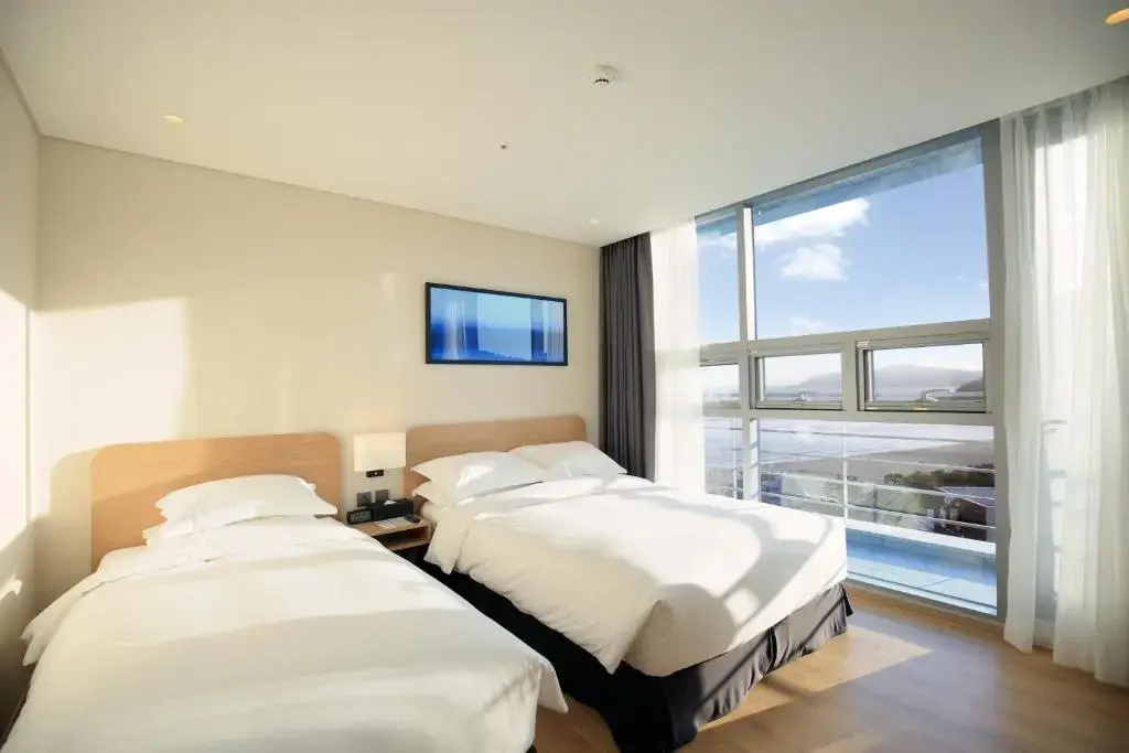 Suite with partial sea view