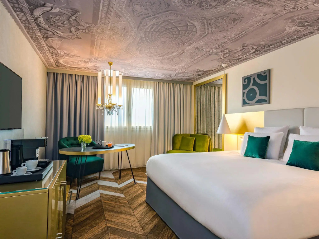 Deluxe Double room (full double bed)