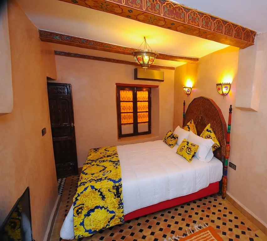 Deluxe Double room (full double bed)