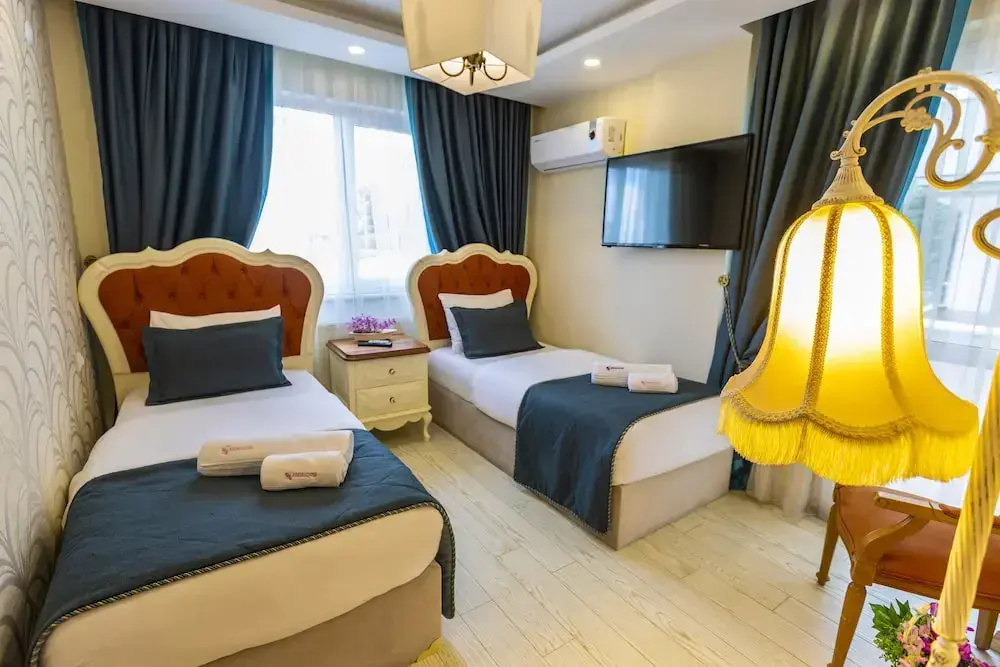 2 Bedrooms Standard Quadruple room with balcony and with mountain view