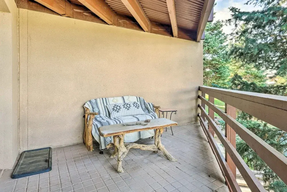 Rustic Condo w/ Deck < 1 Mi to Angel Fire Resort!