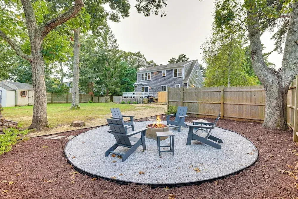 1 Mi to Sand! Mid-cape Chatham w/ Furnished Deck