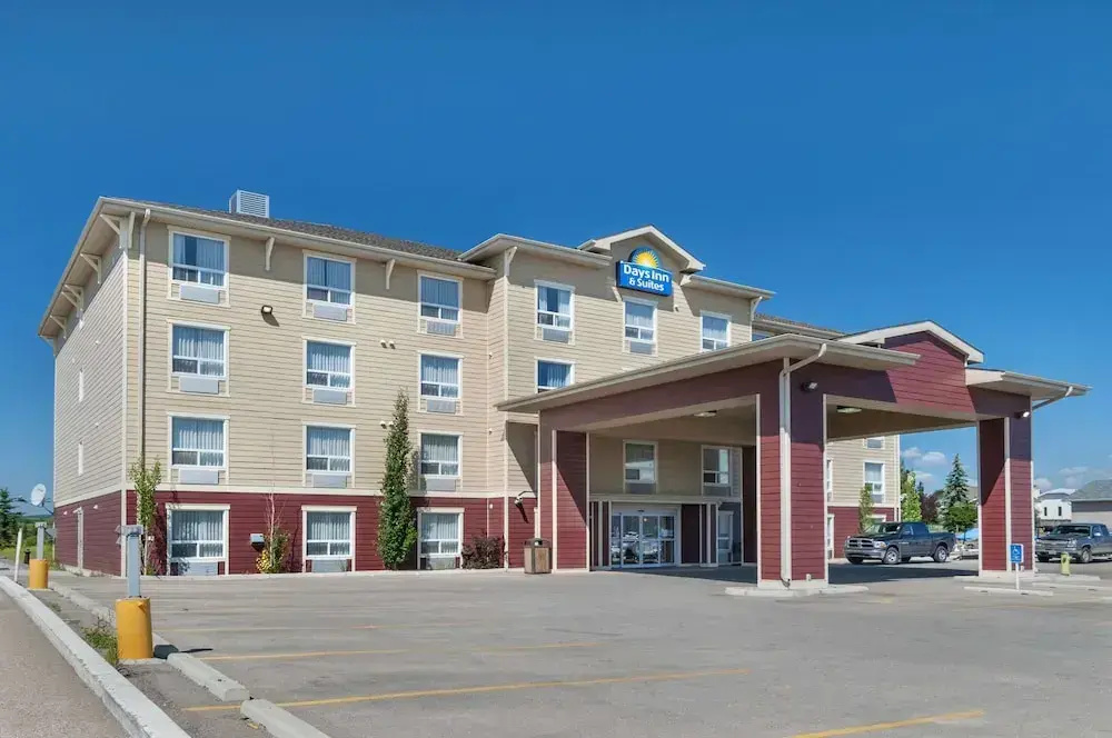 Days Inn & Suites Cochrane