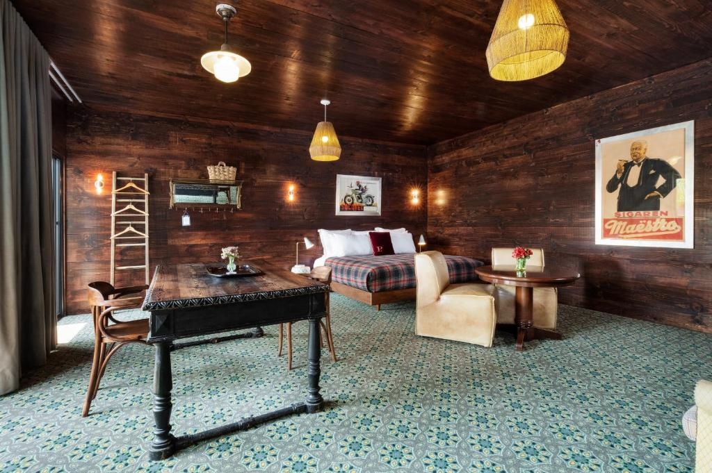 Palihotel Melrose - Tap to explore photos
