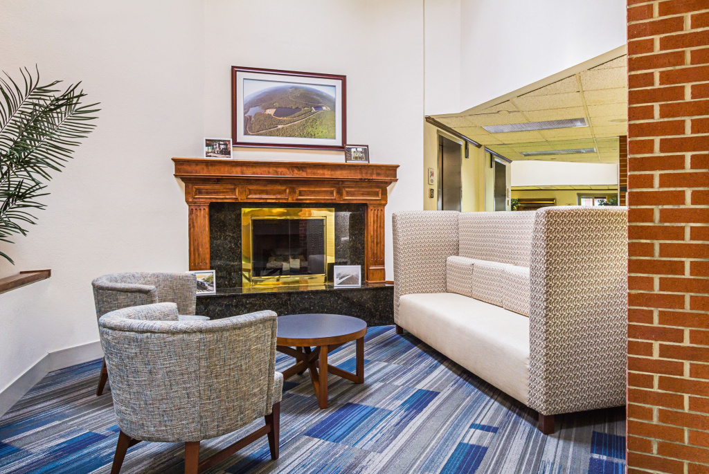 Lobby & Reception
